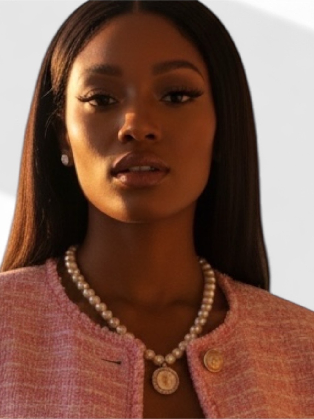 simple Pearl Necklace w/ disc design! - Picture 4 of 6